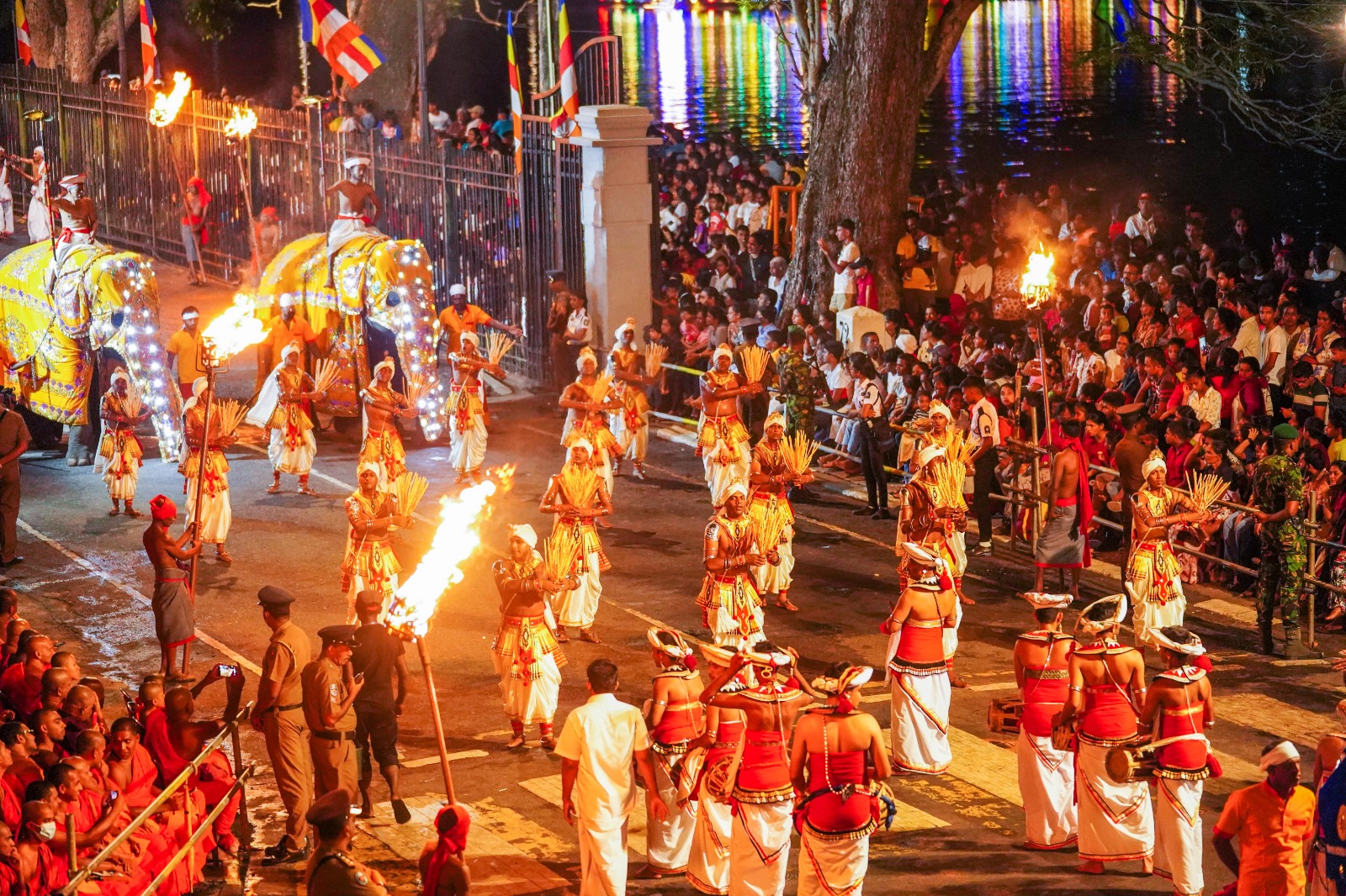 Experience the Grand Kandy Festival Perahera